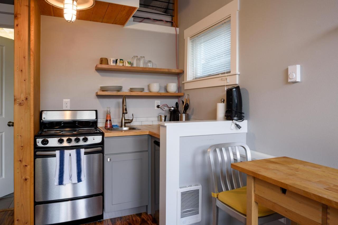 Tiny House By Kabino Mini Modern Tiny Home Heart Of Green Lake Pet Friendly Wifi Loft Up Ladder Plus Sleeper Sofa Seattle Exteriér fotografie