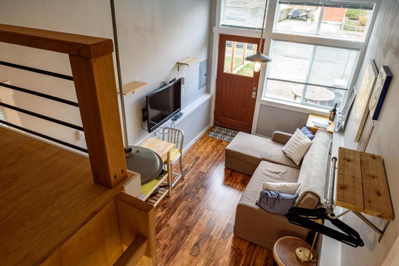 Tiny House By Kabino Mini Modern Tiny Home Heart Of Green Lake Pet Friendly Wifi Loft Up Ladder Plus Sleeper Sofa Seattle Exteriér fotografie